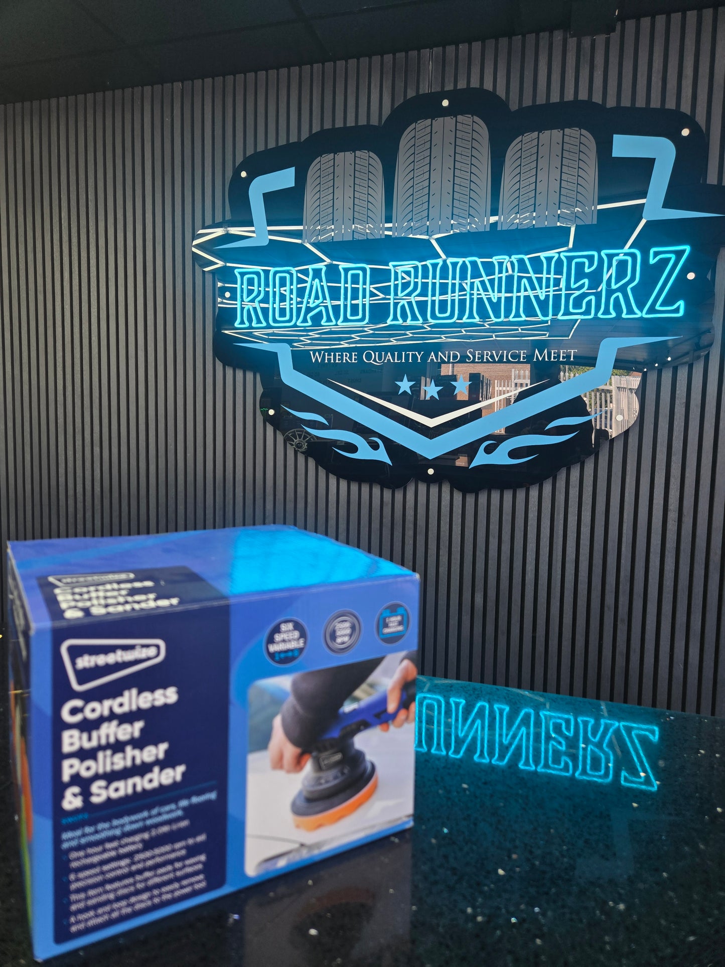 STREETWISE CORDLESS BUFFER POLISHER & SANDER
